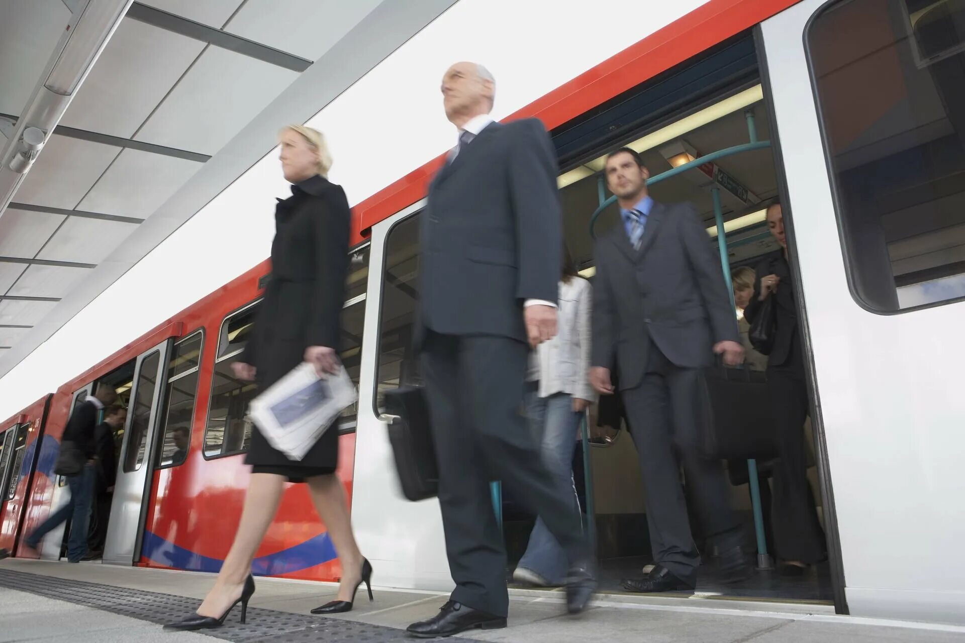 Get off the Train. Get off a Train картинка. Getting off the Train. Get on the Train. To get on a train