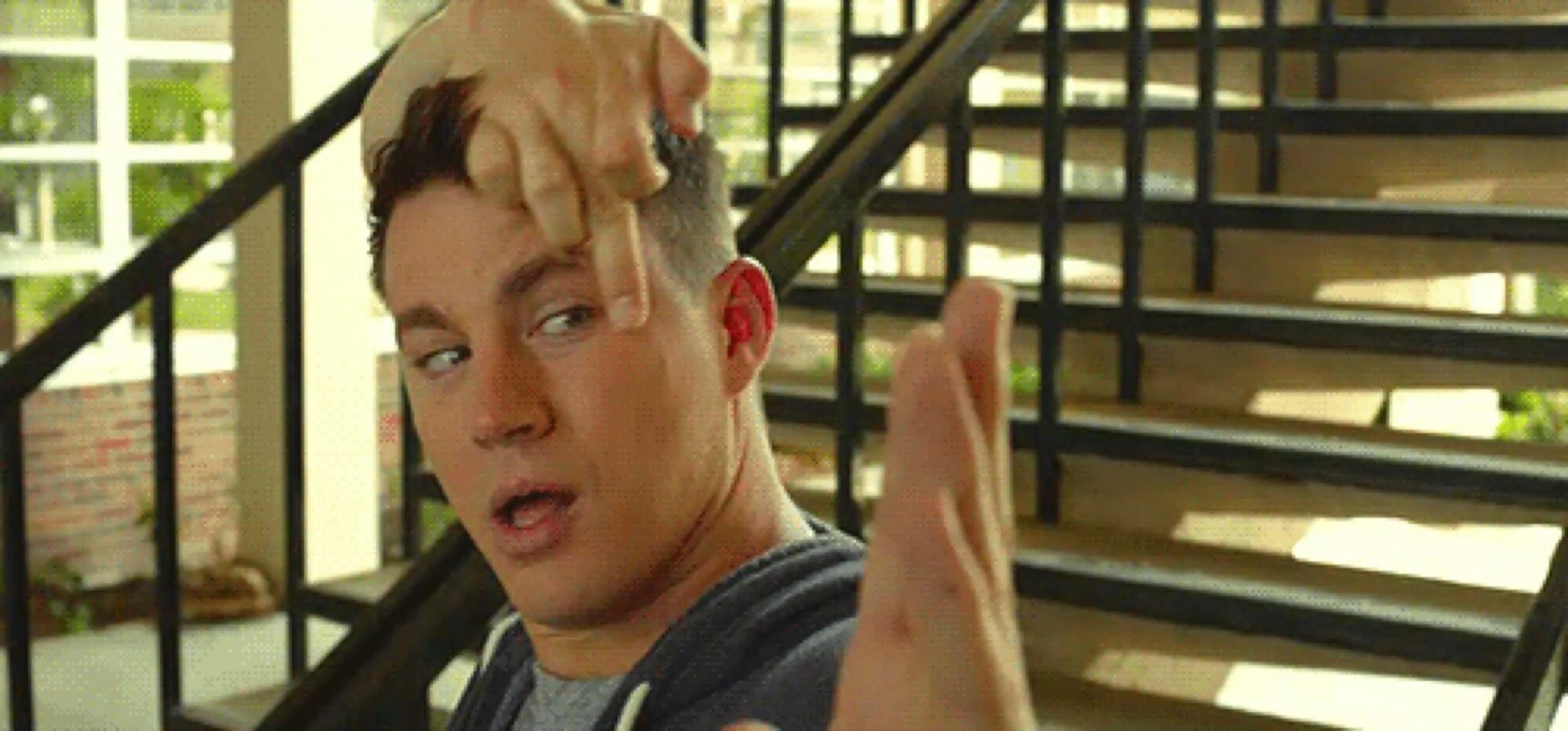 Гив бэк. Гиф про вернись. Мем гифка хватит. Кэм жиганде никогда не сдавайся. Give away фразовый глагол.