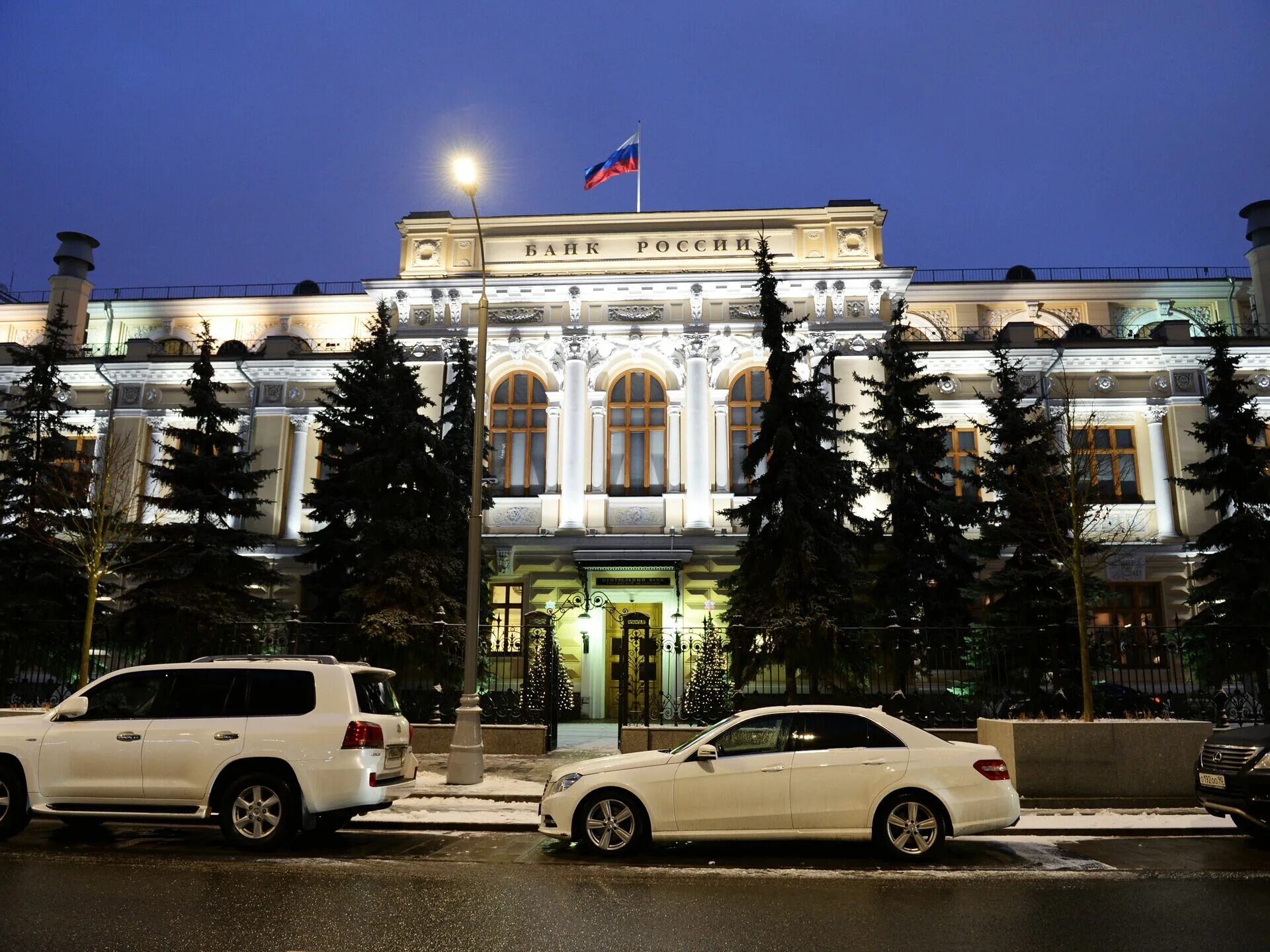 9 российских банков. Центральный банк Российской Федерации, Москва, Неглинная улица, 12. Здание ЦБ на Неглинной. ЦБ РФ Неглинная 12. Банк России Неглинная улица.