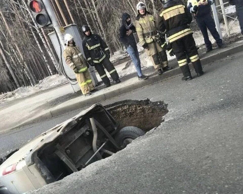 Дтп красновишерск-соликамск за 21 февраля 2022. Дтп пермь газель. Водитель фуры. Дтп пермь газель. Российские фуры.