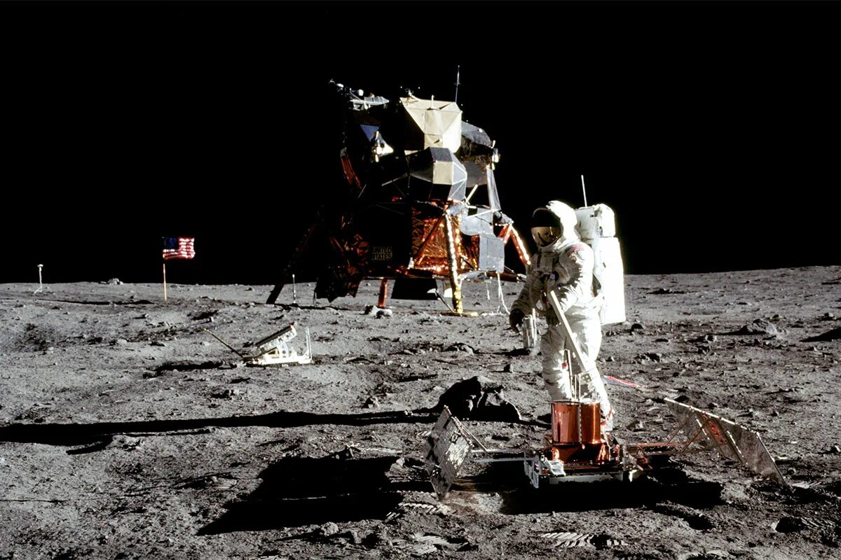 Руководитель проекта аполлон 11 Apollo 11 capsule and lunar lander in orbit. Space exploration, Space nasa, Spac