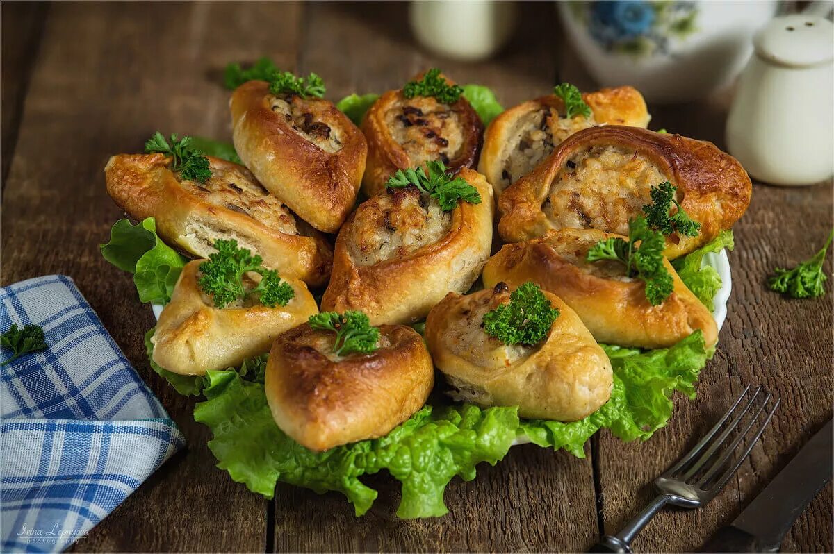 Пирожки из готового мяса