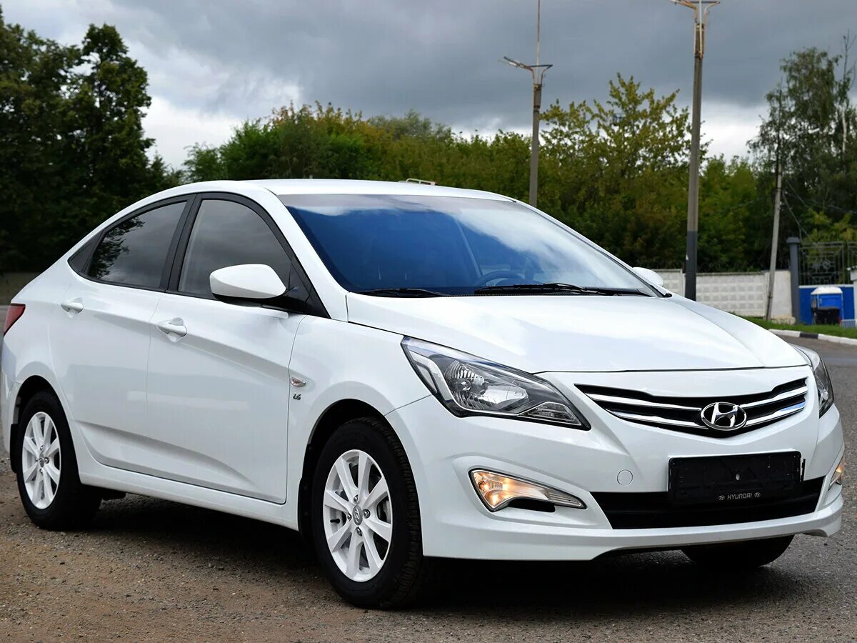 Солярис 16 года. Hyundai Solaris 2015 белый. Hyundai Solaris 2015 седан белый. Hyundai Solaris 1.6 at 2015. Hyundai Solaris 1.2.