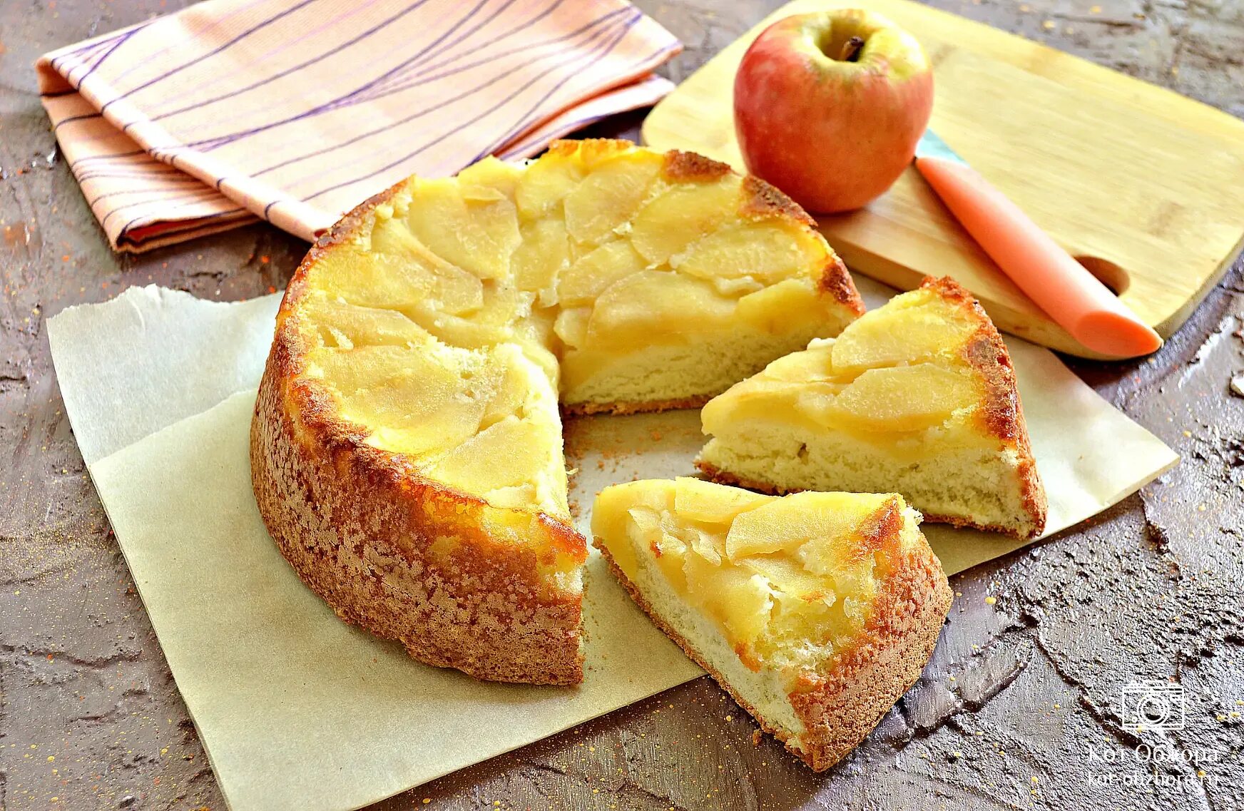 Простой яблочный пирог быстро рецепт. Пирог шарлотка. “Шарлотка Малакофф”.. Шарлотка с яблоками. Шарлотка с яблоками в духовке.