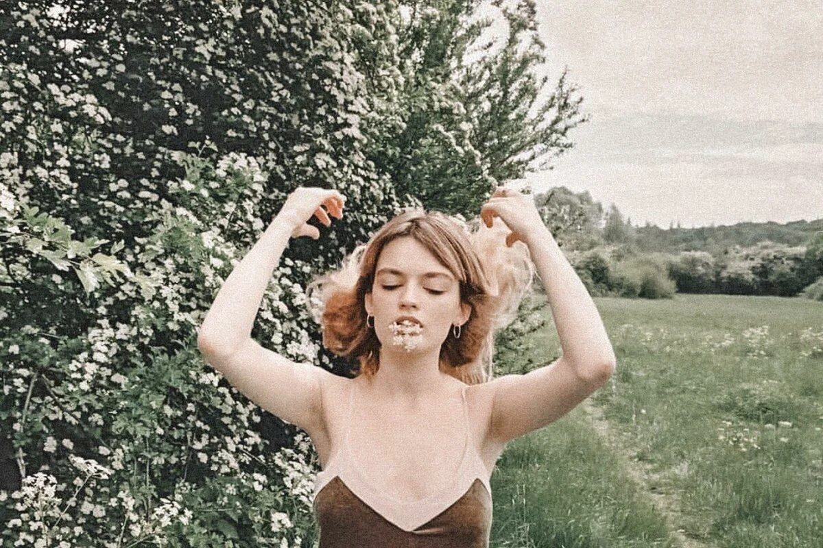 Emma is very busy during her summer. Emma is very busy during her summer. Emma 1 is be usually very busy on saturdays. House bunny 2008 anna faris. Кайла вард.