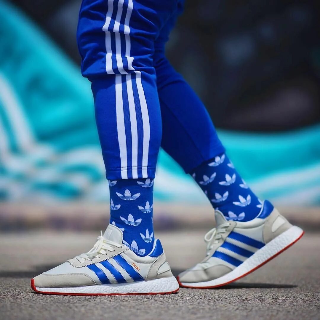 Адидас фото цена. Adidas Iniki Originals. Adidas Originals стиль. Адидас иники 47. Кроссовки адидас ориджинал мужские.