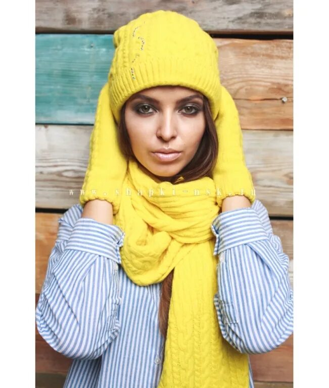 Шапка шарф цвета. Шапка вязаная, зеленый. Шапка и снуд спицами. Желтая шапка женская. Шапка шарф.