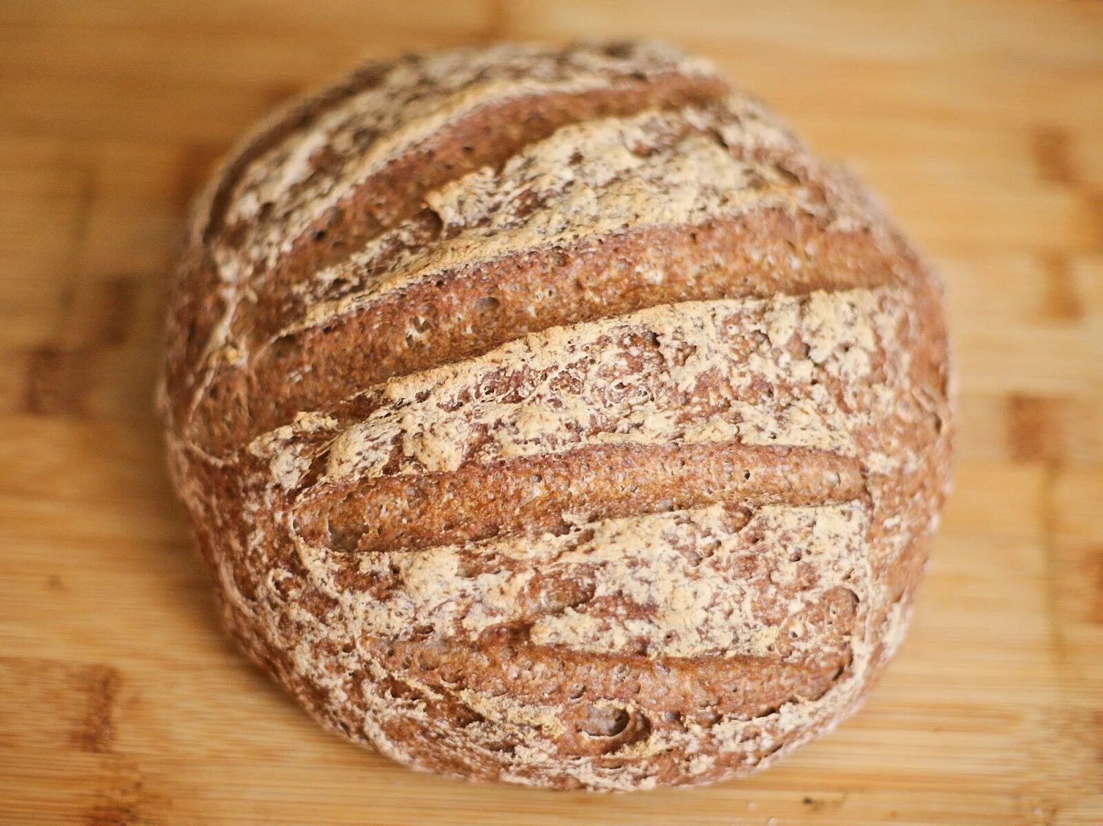 Хлеб ржаной подовый. Пшенично-ржаной хлеб подовый. Хлеб ржаной круглый. Хлеб домашний круглый. Подовой домашний хлеб