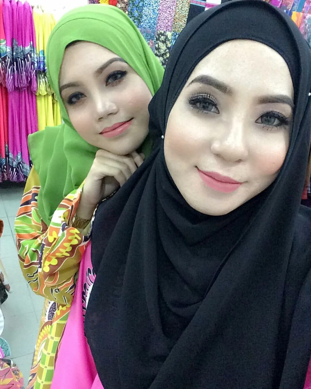 Cewek baju. Whatsapp jilbab buka baju video.