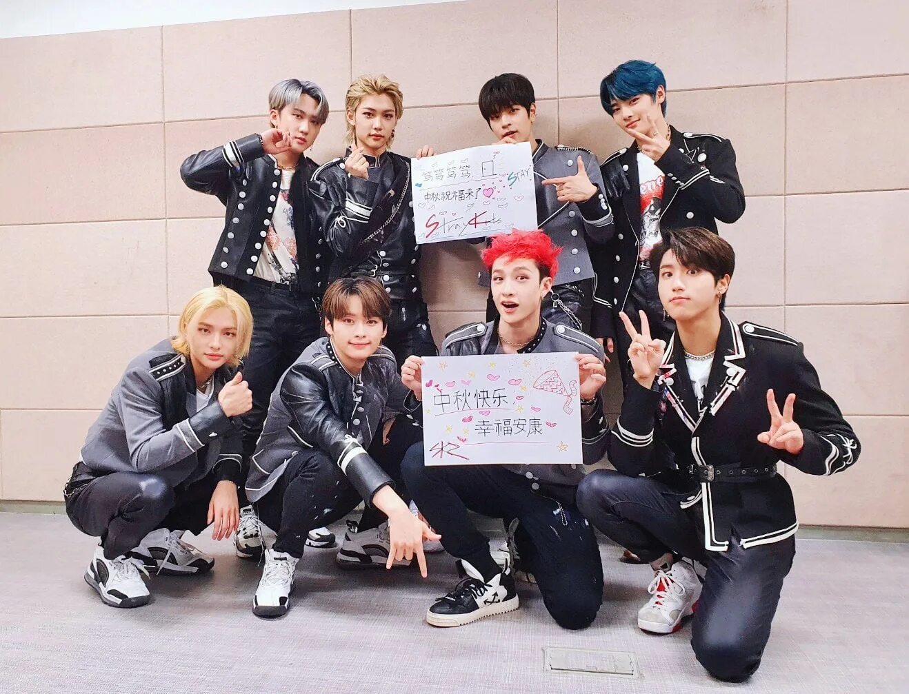 Когда день рождения у stray kids. Группа Stray Kids 2019. Группа Stray Kids 2021. Stray Kids дебют. Группа Stray Kids 2020.