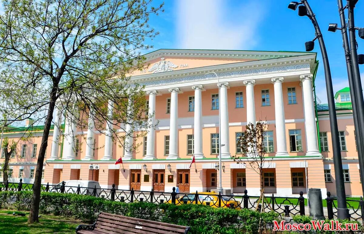 Ново-екатерининская больница усадьба гагариных. Ново-екатерининская больница в москве. Бывший дом гагариных. Ново-екатерининская больница усадьба гагариных. Дом князя гагарина в москве екатерининская больница.