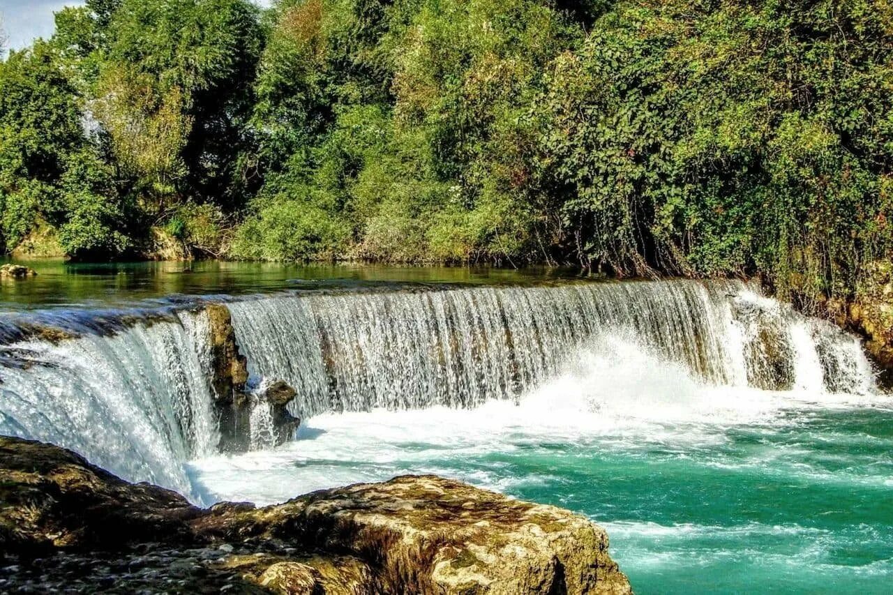 Водопад в турции. Водопад Манавгат Турция. Водопад Манавгат в Сиде. Алания водопад Манавгат. Водопад Манавгат (8 км от Сиде).
