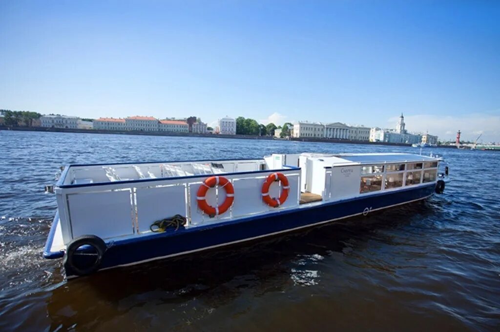Теплоход сиеста спб. Теплоход металлург самара. Банкет на теплоходе в москве. Мероприятие на теплоходе. Теплоход 30 человек.