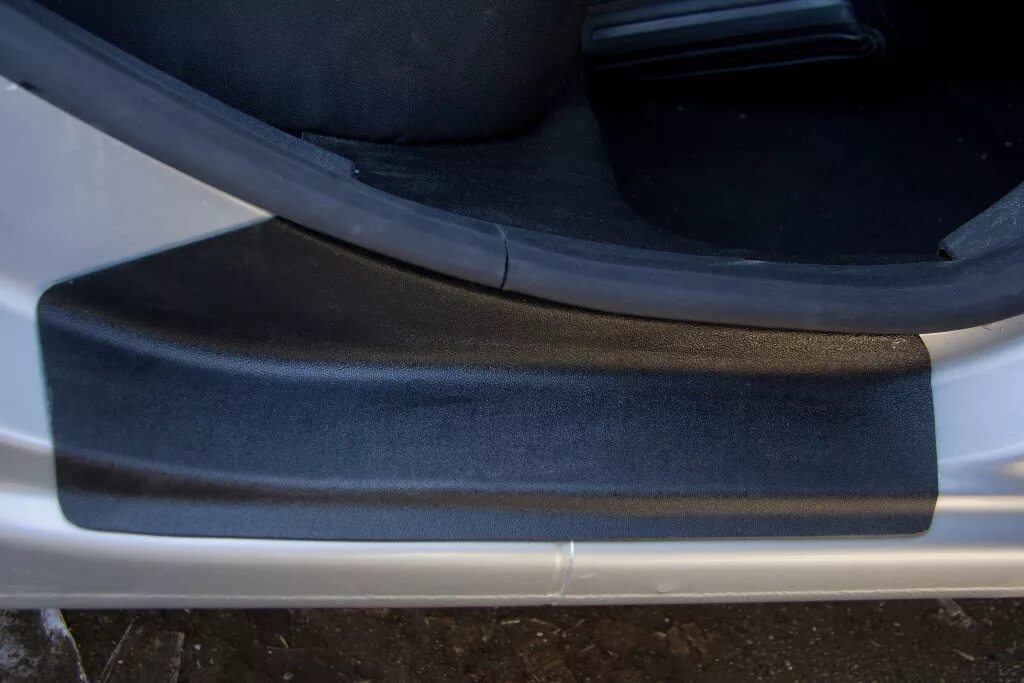 Накладки на пороги логан. Накладки на пороги Renault Logan 2. Накладки на пороги в проем дверей "Artform" для Renault Logan II С 2014 Г.В. Накладки на пороги Рено Логан 1. Порог Рено Логан 2.