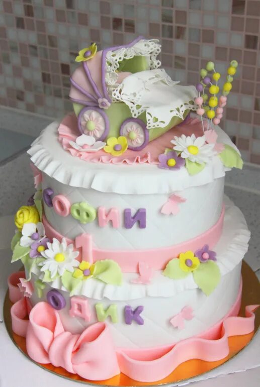 Торт девочка. Торт на годик девочке. Торт на 2 года девочке двухъярусный. Торт на день рождения девочке. Тортик на годик девочке двухъярусный.