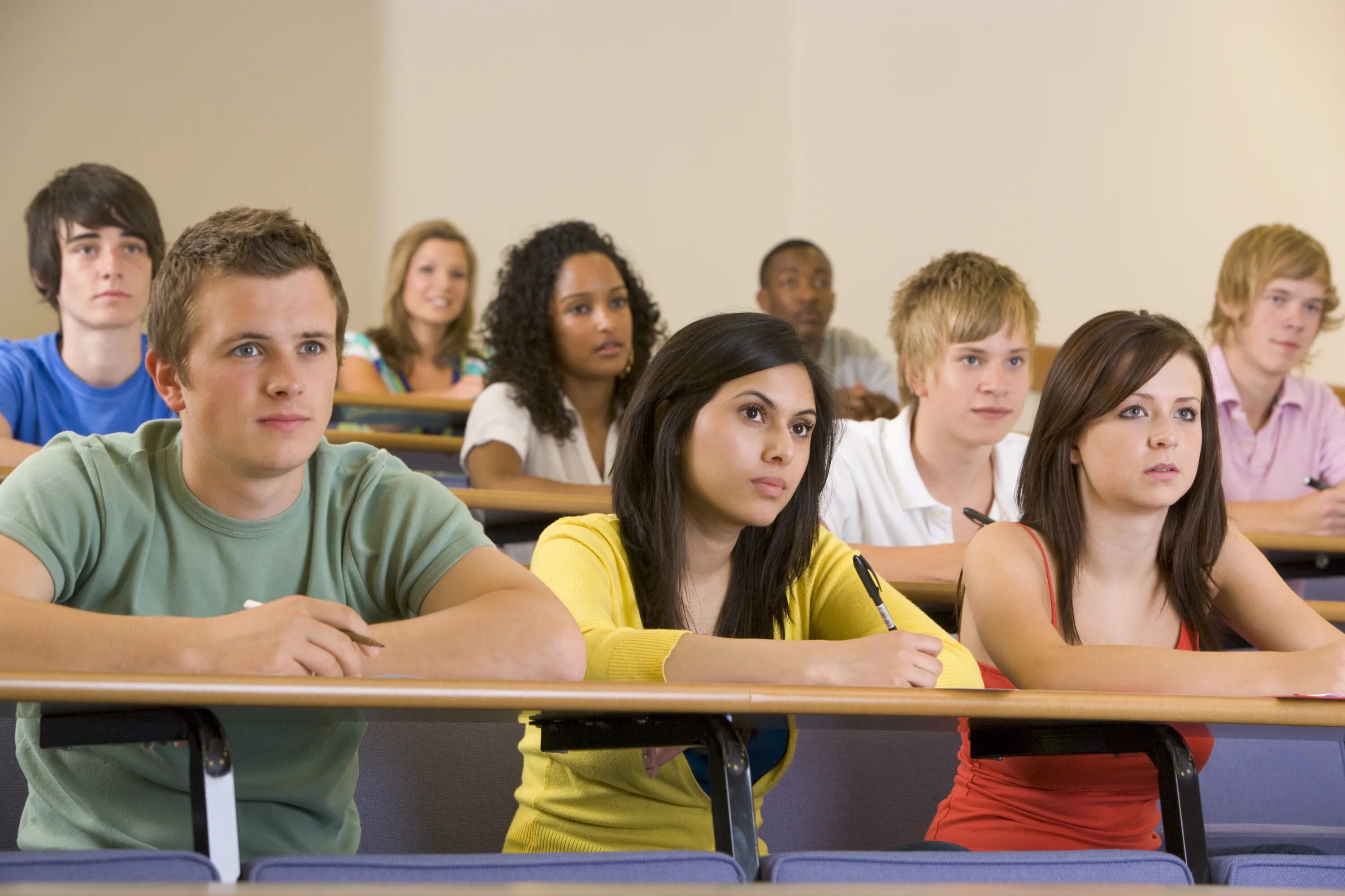 The students are the lecture. Студенты в аудитории. Лекция в университете. Девушка в аудитории. Студенты на парах.