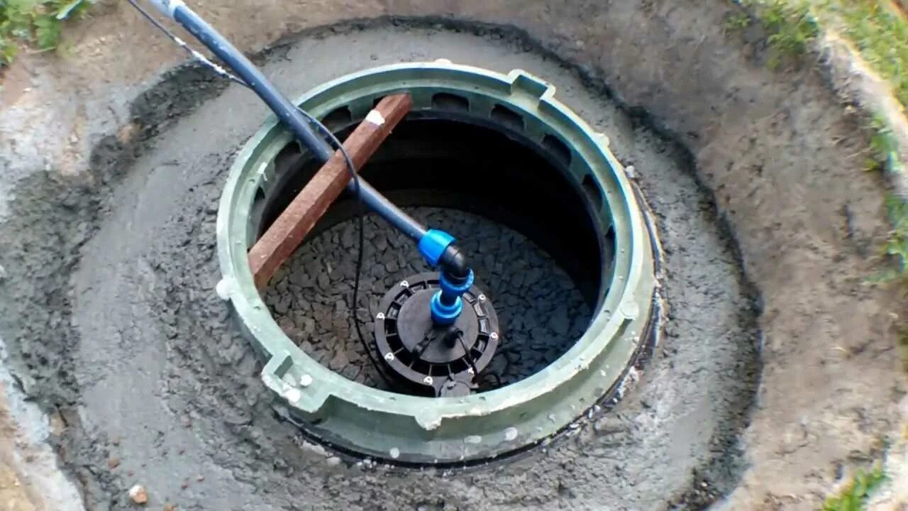 Установка колодцев под воду. Поверхностный кессон для скважины. Обустройство скважины на воду. Кессон для абиссинской скважины. Кессон для скважины протек.