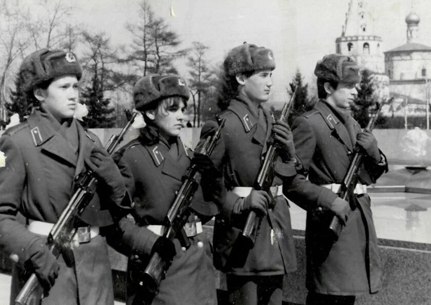 Апрель 1975 года. В июне 1975 года. шк.24 г. прокопьевск 1975 г. иркутск школа #27 пост #1 фото 1999 года. пост №1 1987 года школа 20 ростов-на-дону.