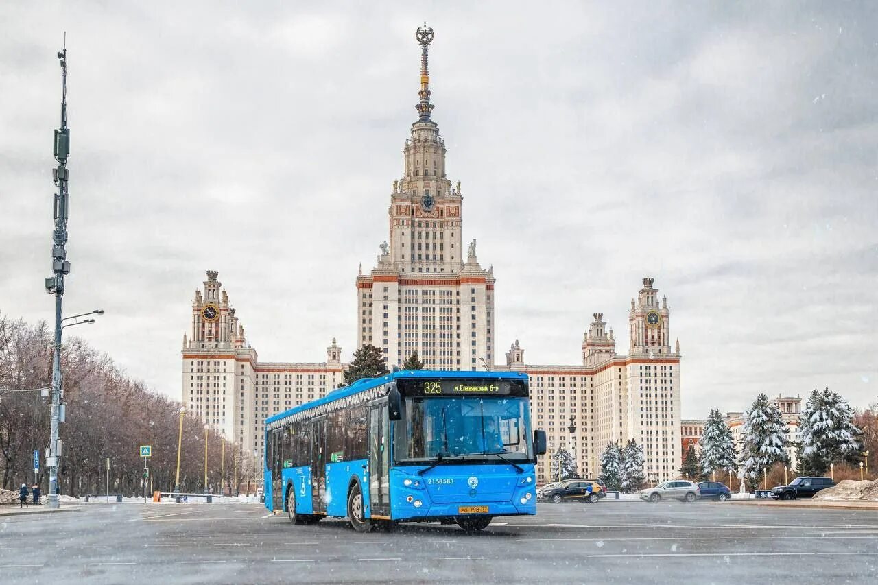 Москва теплая зима. Автобус Москва. Электробус зимой. Наземный транспорт Москвы. Электробус Москва.