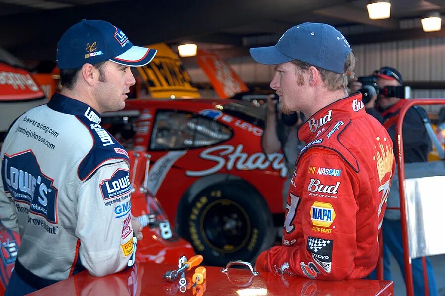 Гениальный гонщик. Nascar гонщики nascar. гонщики наскар 2006 год.