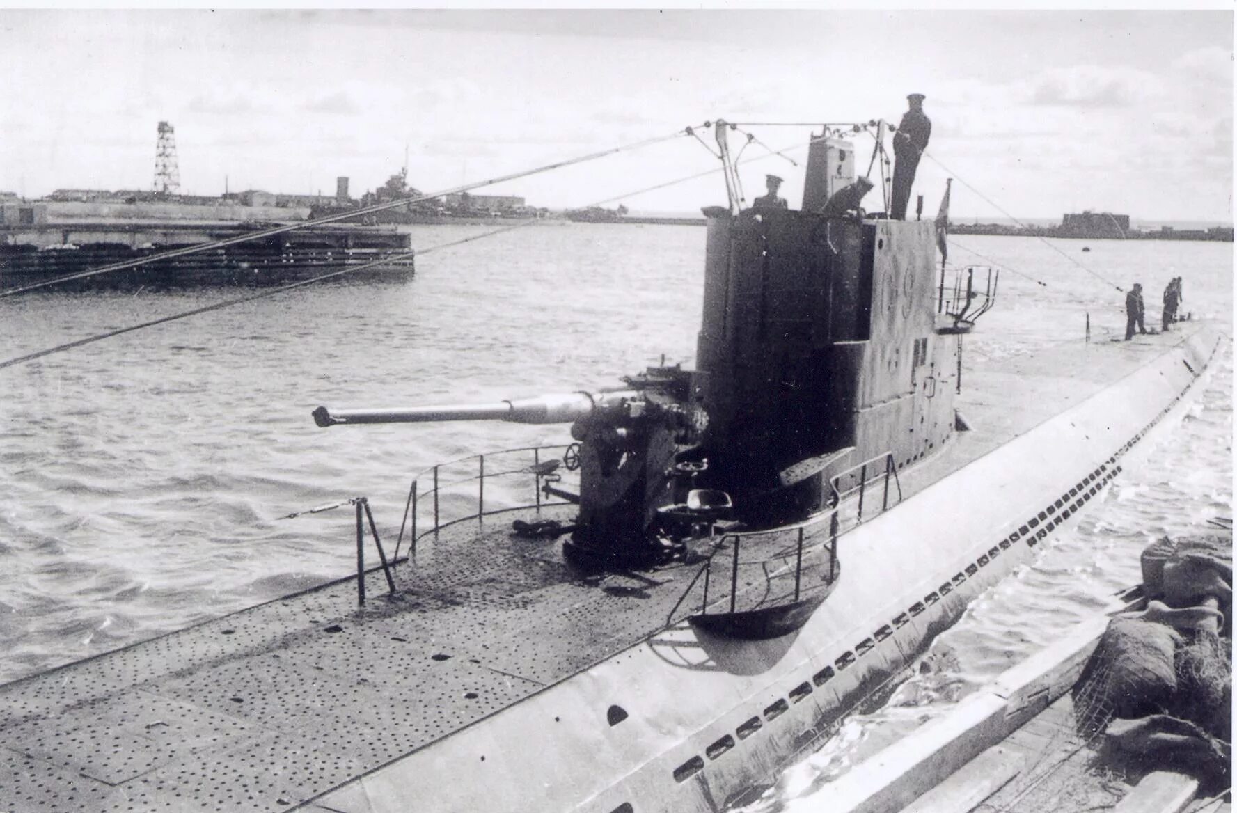 Кронштадт в годы великой отечественной. Советская подводная лодка 1941-1945. Подводная лодка Малютка 1941-1945. Подводные лодки в блокадном Ленинграде 1941. Подводная лодка u-250 в Кронштадте.