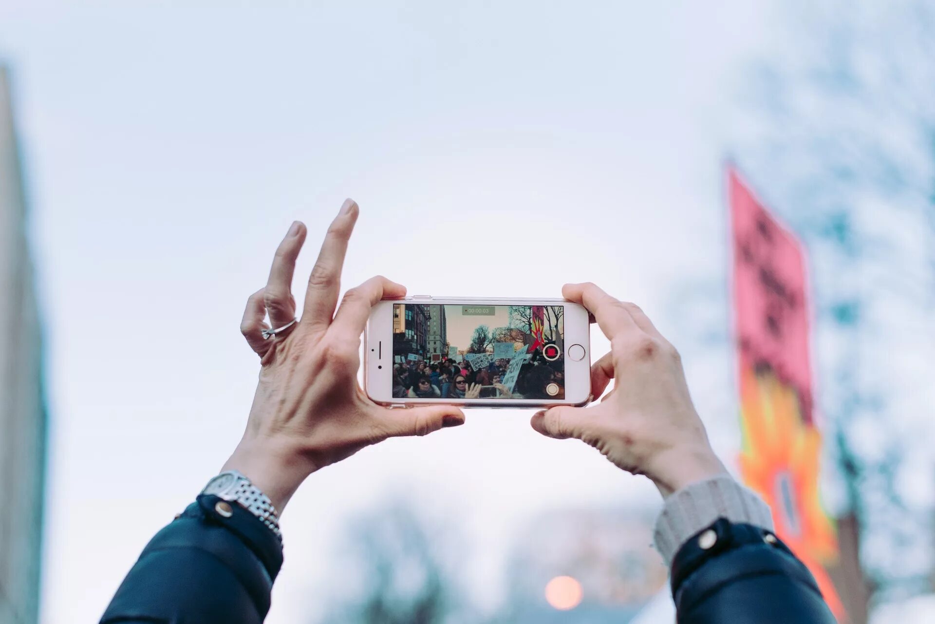 Phone videos. Селфи процесс. Монтаж видео в мобильном телефоне. Телефон для монтажа. Phone videos.