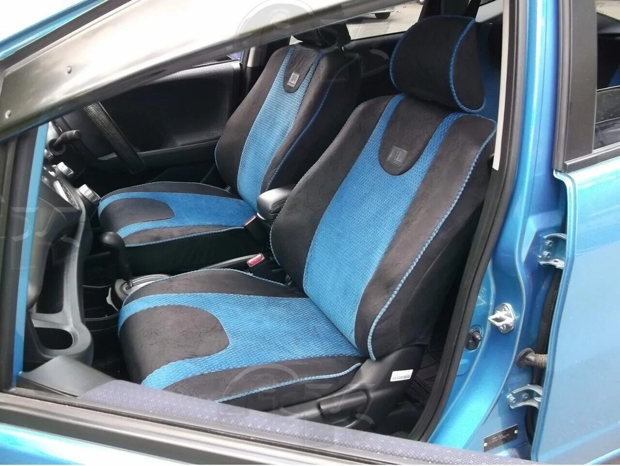 Автомобильные чехлы honda. Авточехлы хонда цивик 4д. Чехлы на хонда цивик. Чехол хонда фит 2003. Автомобильные чехлы honda.