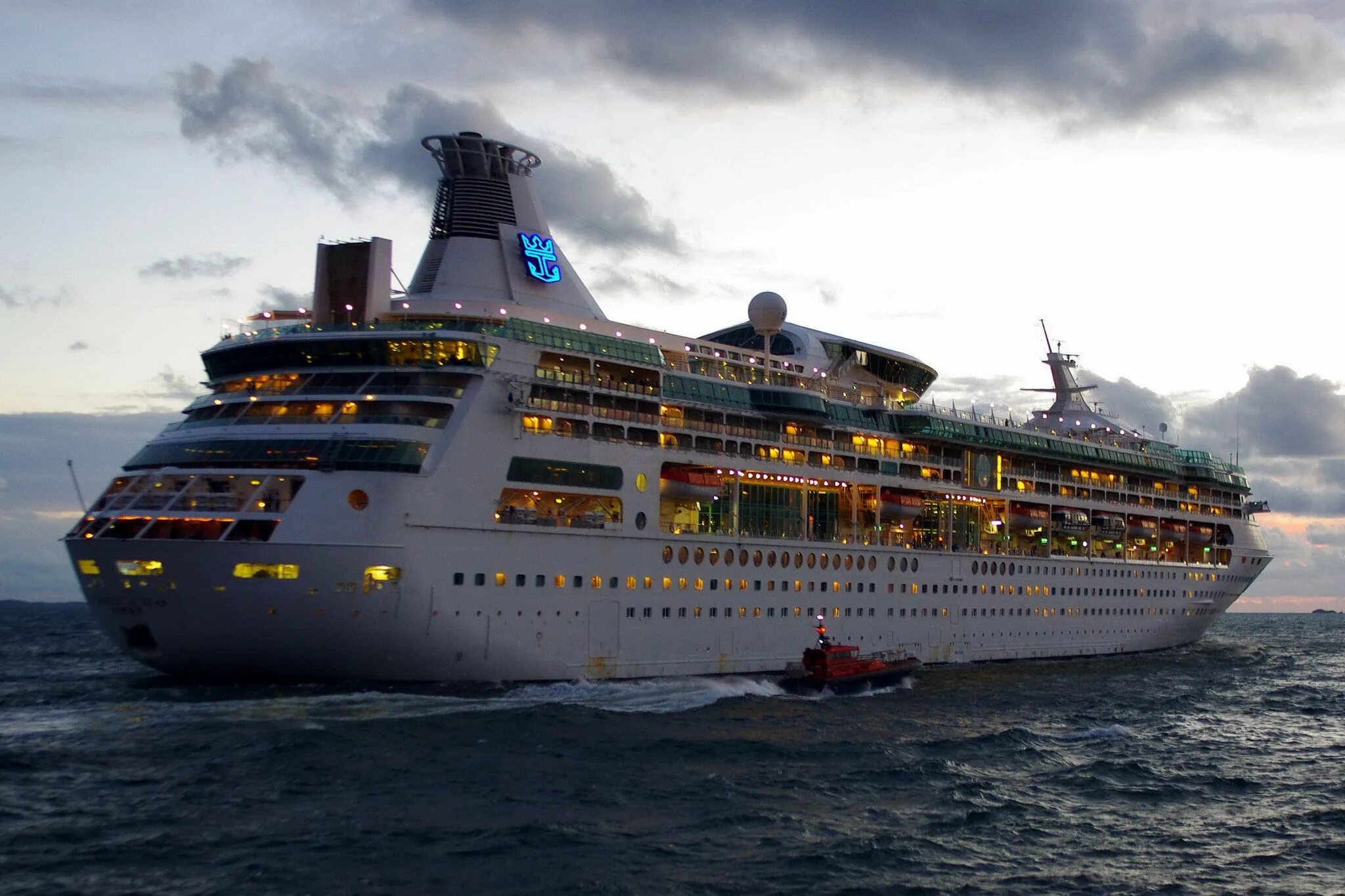 Rage of the seas. Rhapsody of the Seas лайнер. Корабль Rhapsody Seas. Rhapsody of the Seas 4*. Rhapsody of the Seas фото.