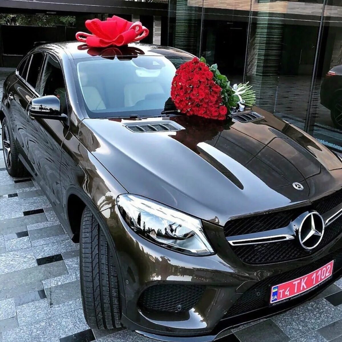 Мерседес кофейный. Мерседес мечты. Настанет час мечты мерседес. Машина мечты мерседес. Перевозчик воплощай мечты mercedes.