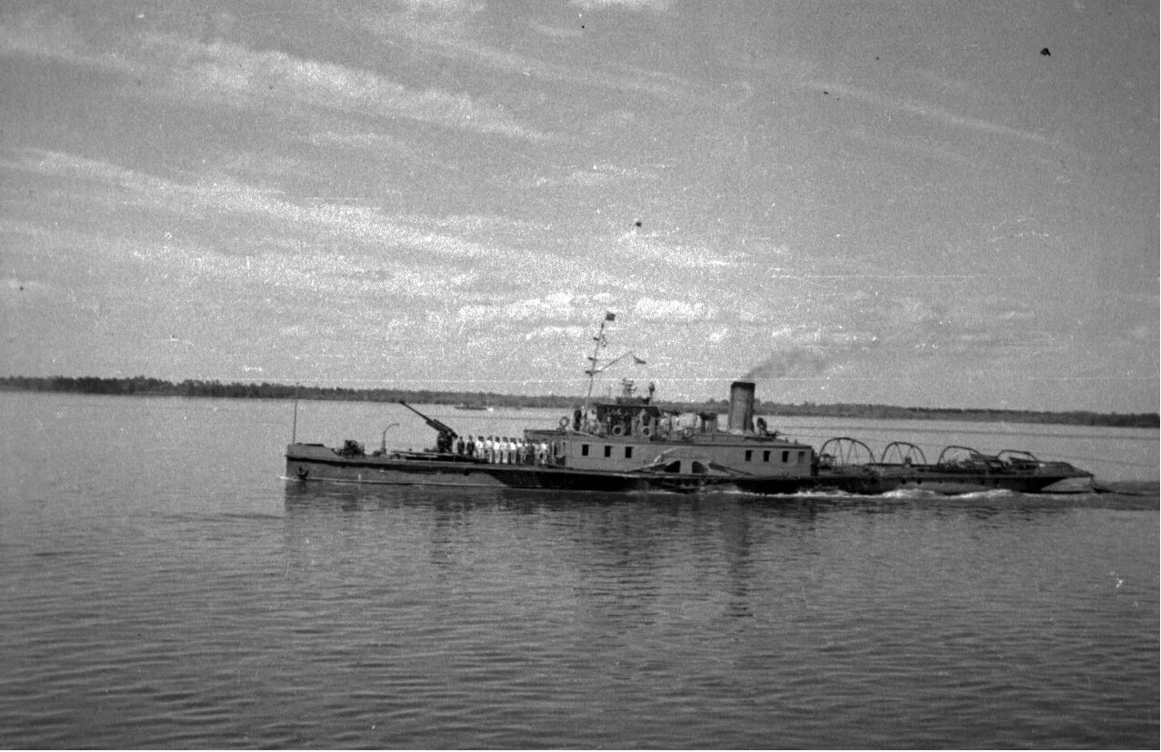 Пароход войны. Колесный буксирный пароход "в.Чапаев". Канонерская лодка Усыскин. Канонерская лодка Чапаев. Волжская Военная флотилия 1941.