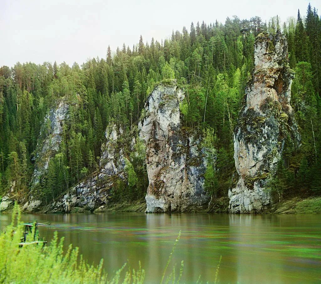 Река ай южный урал. Скала каменные ворота свердловская область. Верей уральский. Уральские горы южный урал. Горная тайга северного урала.