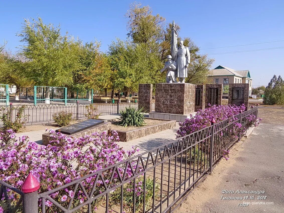 Братская могила хутор рубашкин. Храм владимирской иконы божией матери село дубовское. Станица андреевская дубовский район. Андреевская дубовский район ростовская область. Станица жуковская дубовский район.