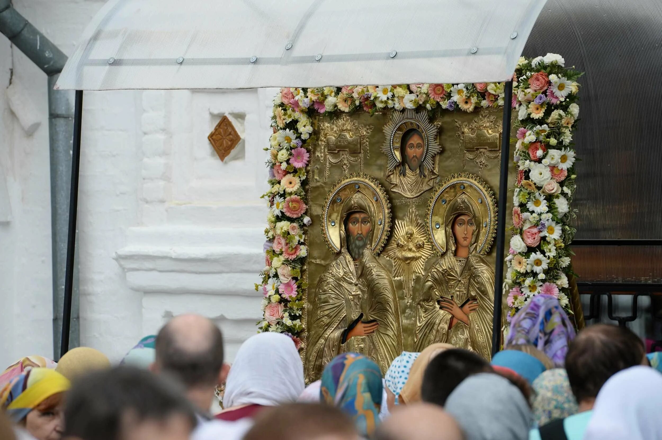 Муромский монастырь петра. Храм Петра и Февронии в Муроме. Свято-Троицкий монастырь в Муроме Петра и Февронии. Муром Троицкий монастырь мощи Петра и Февронии. Храм Петра и Февронии в Муроме Свято Троицкий.