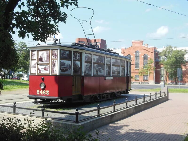 Блокадный трамвай на проспекте стачек. Памятник блокадному трамваю на стачек. Блокадный трамвайчик памятник. Памятник трамваю в санкт-петербурге автово. Памятник блокадному трамваю в санкт петербурге.