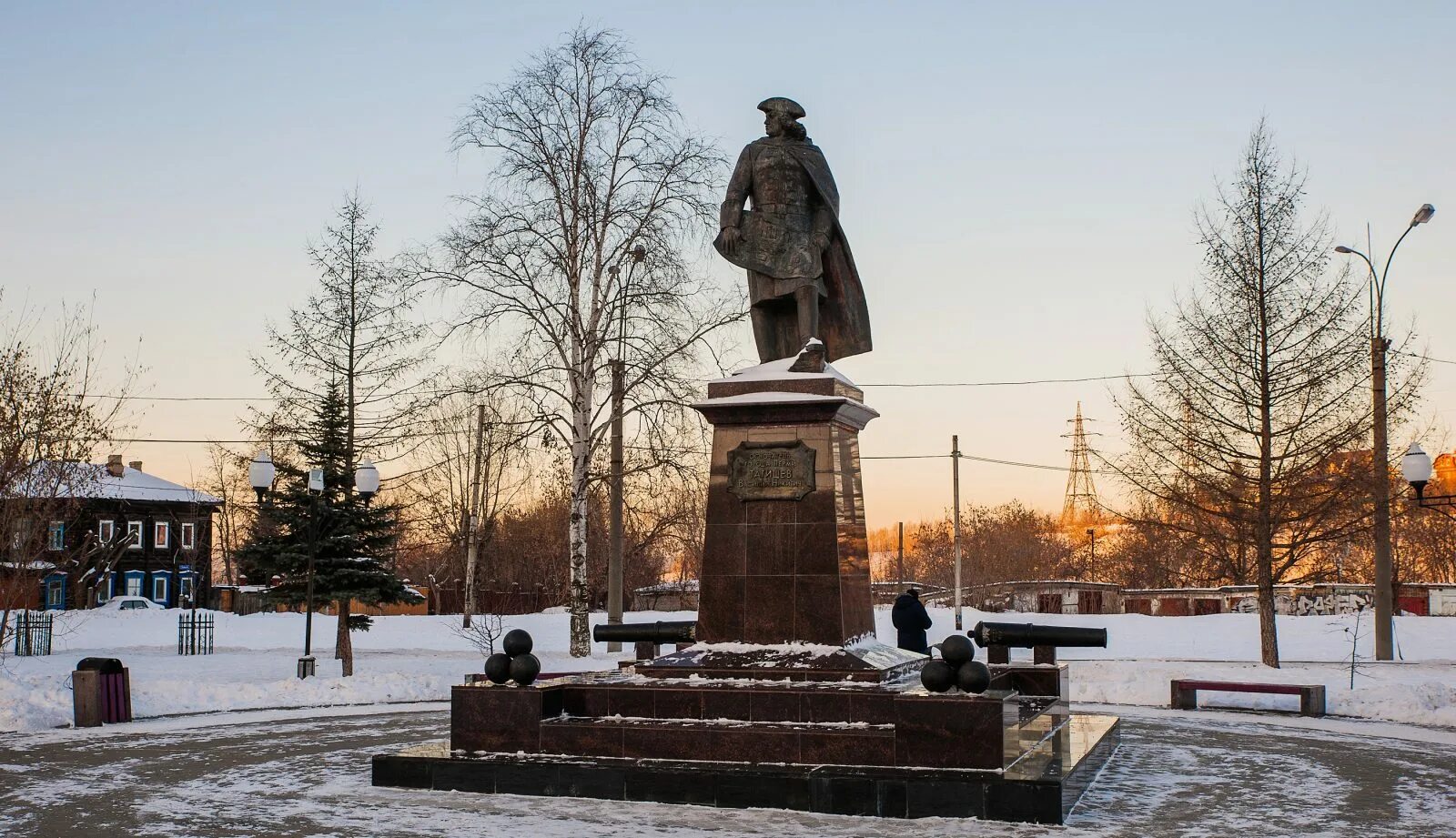 Татищев основатель перми. Татищев памятник в перми. памятник татищева пермь. татищев василий никитич памятник в перми. татищев основатель перми памятник.