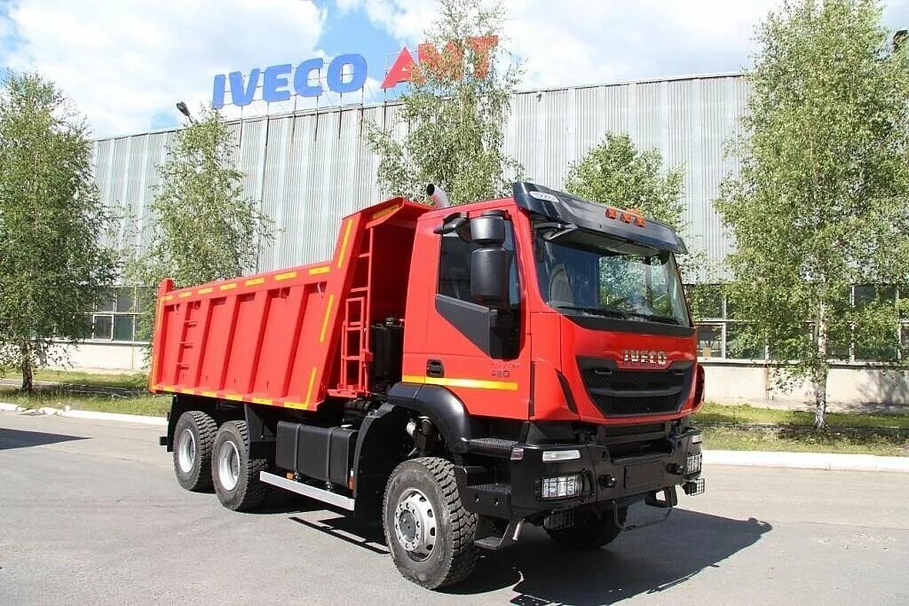 Iveco tracker. Самосвал Ивеко Траккер 6х4. Самосвал Iveco Trakker 380 6х4. Ивеко Траккер 6х4 АМТ самосвал. Ивеко АМТ 653901.