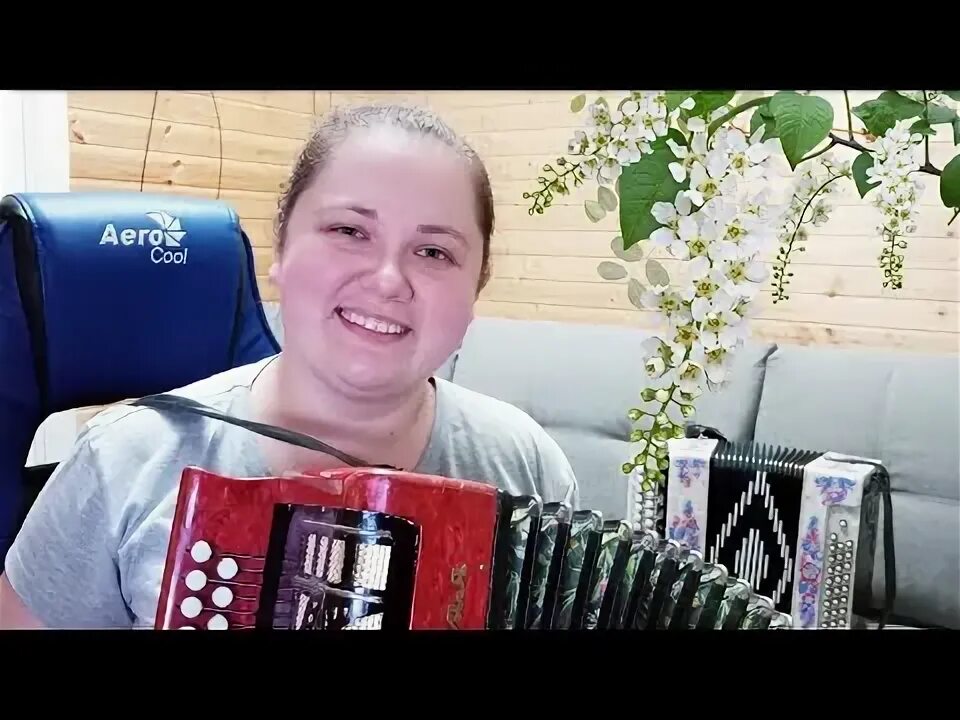 Гнатюк белыми ставнями дом