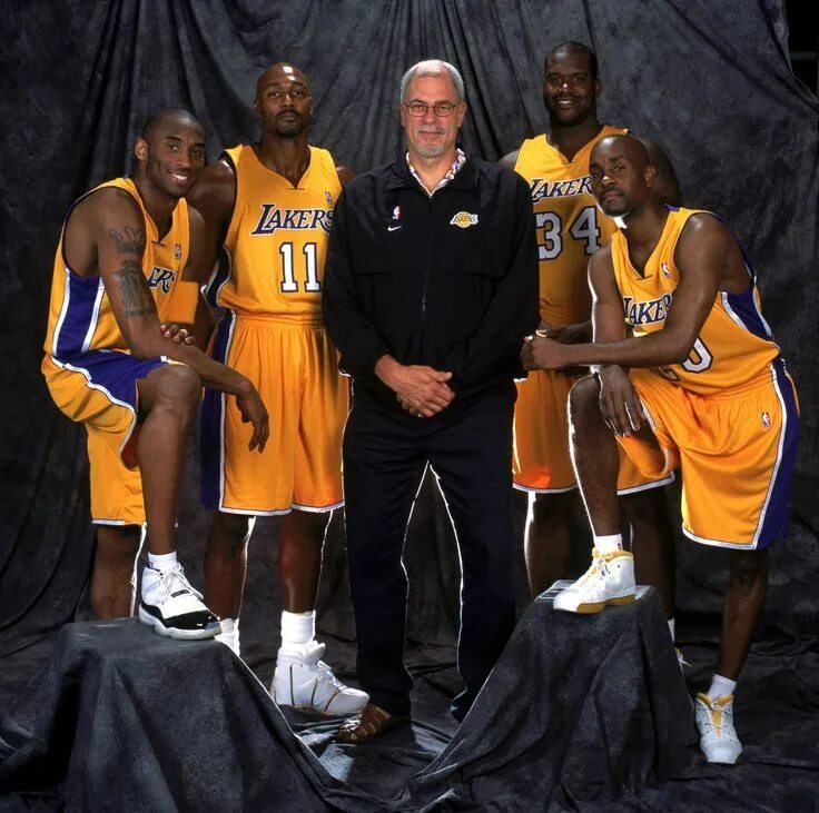 Коби Брайант 2003. Фил Джексон Лейкерс. Коби Брайант баскетболисты НБА.