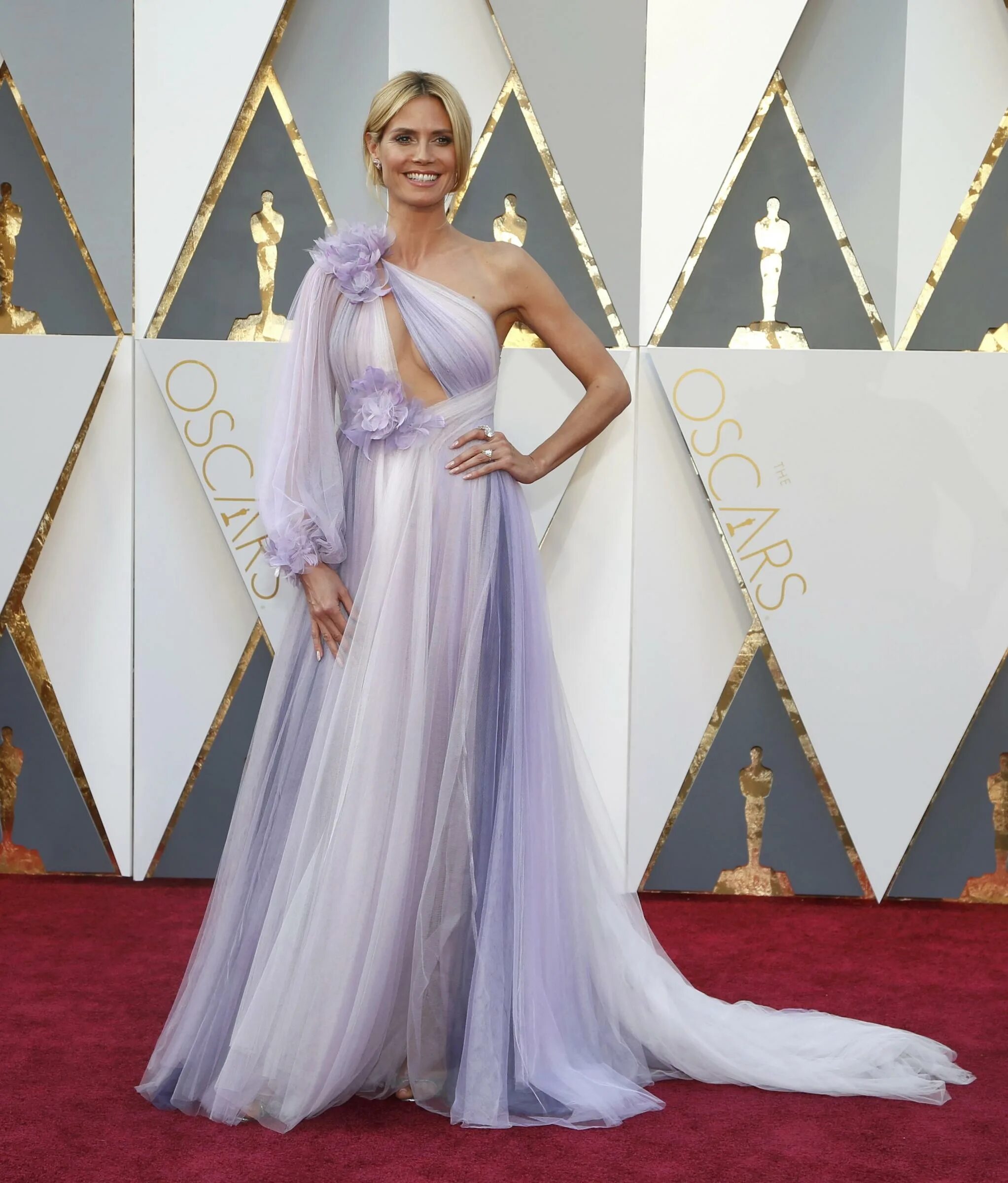 Платье церемония. Хайди Клум свадебное платье. Хайди Клум на Оскаре 2022. Оскар платья. Начальные платья на Оскар.