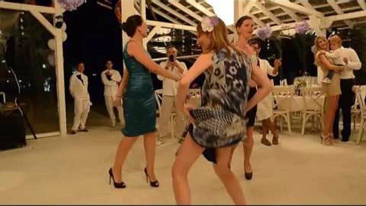 Танцы на корпоративе. Девушка танцует на корпоративе. Танцы на корпоративах видео. Корпоратив группа Маша пирожкова.