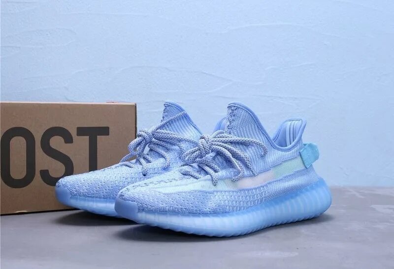 Ultra boost белые с с синими крыльями. Буст голубой. Adidas yeezy boost v2 blue. Yeezy boost 350 v2 blue tint. Буст голубой.