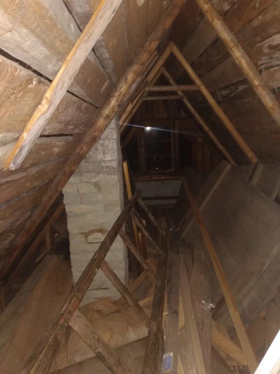 Как попасть на чердак дома. Данн кэтрин &quot;чердак  attic&quot;. чердак в частном доме. чердак в старом доме. старый чердак в частном доме.