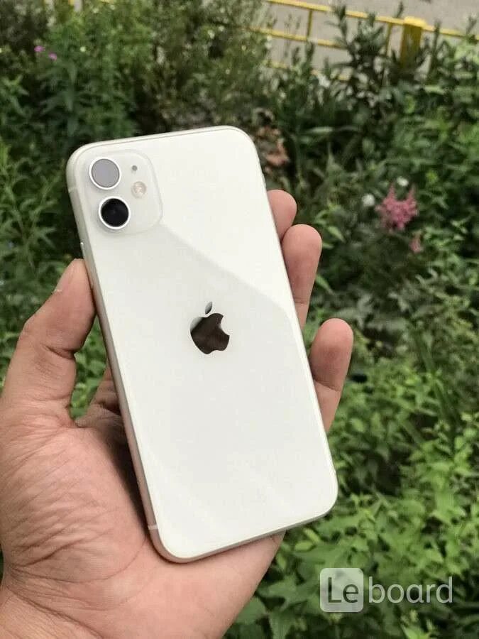 Айфон 11 вологда. Iphone 11 White. Iphone 11 64gb белый. Iphone 11 64 ГБ белый. Айфон 11 блы 64 ГБ.