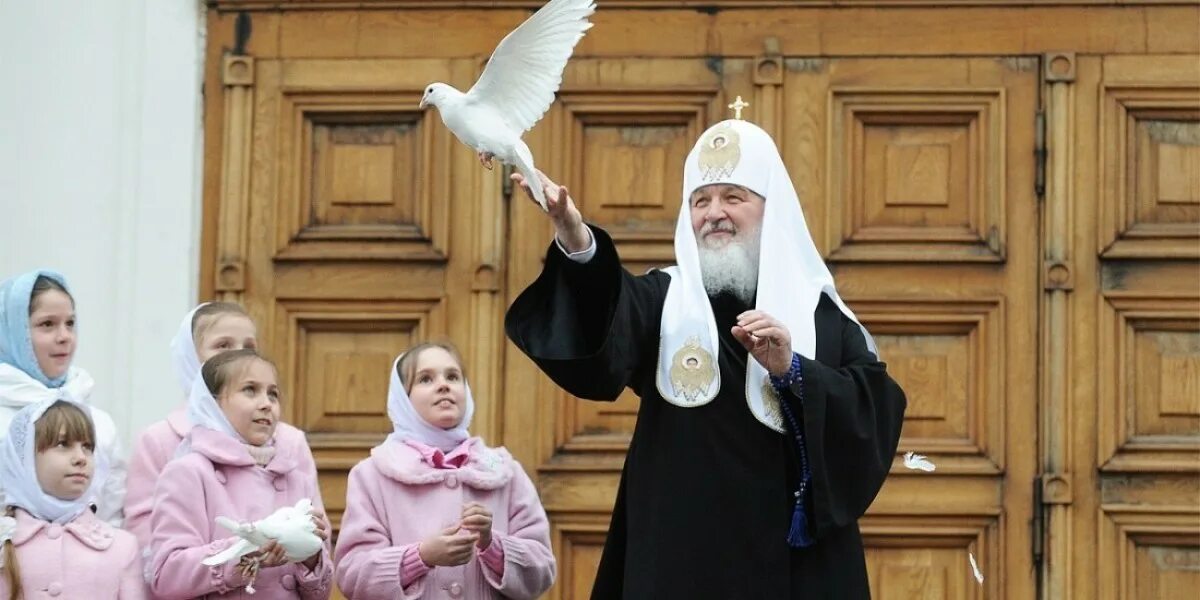 Паремии благовещения. Празднование благовещения пресвятой богородицы. выпускание птиц на благовещение. храм в праздник благовещенье.