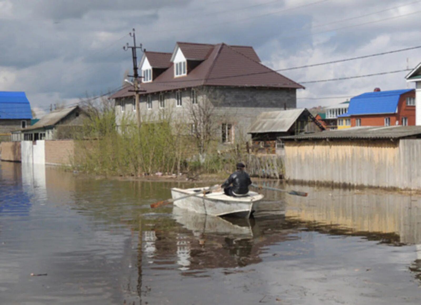 Два затопленных дома. Паводок 2022 Уфа. Зубово потоп Уфа. Половодье в Башкирии. Подтопление Уфа.