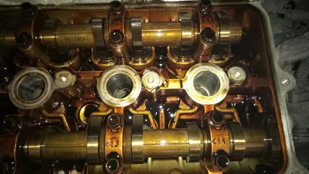 Двигатели после вскрытия. Вскрытие мотора после масла лукойл. Двигатели после вскрытия. Вскрыли мотор. Вскрытие двигателей после моторного масла эльф.
