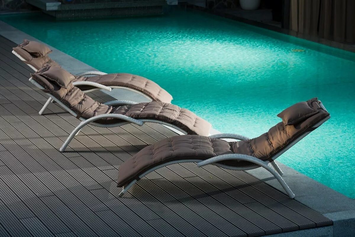 Круглый лежак. Как называется лежак. Лежак lettino. Шезлонг оксфорд акация. Шезлонг timber megapolis.