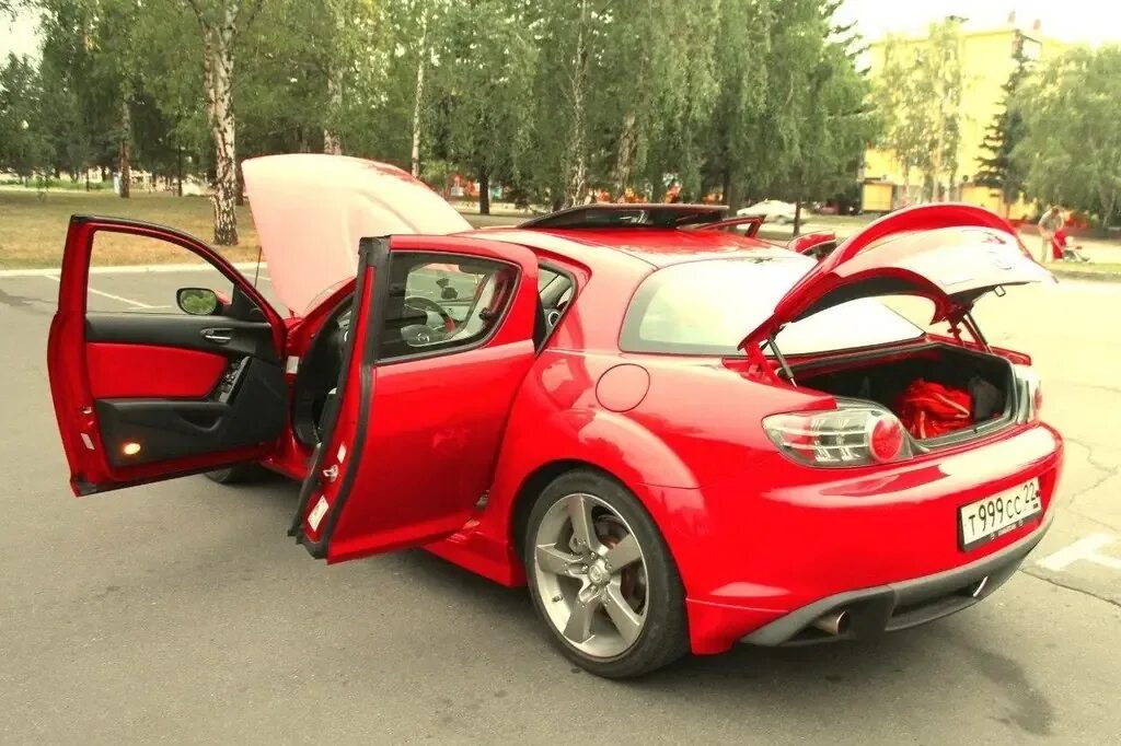 Открой mazda. Мазда рх8. Mazda rx8 двери. Mazda RX 8 красный 2004. Mazda rx8 1.3 at 2004.