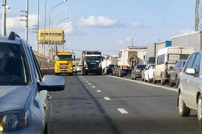 Пробка м5 жигулевск сейчас. Пробка на ГЭС трасса м5 Тольятти. Пробки Тольятти Жигулевск трасса м5 ГЭС сейчас. Пробки Тольятти Жигулевск ГЭС. Пробки Тольятти м5 ГЭС.