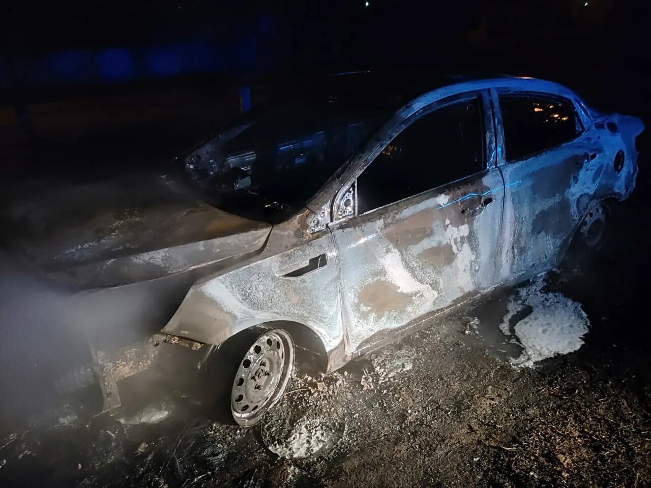 Под Керчью сгорел автомобиль. Мичурино пожар. Поджог машины в Новороссийске. Азове сгорели автомобили. Рио сгорело